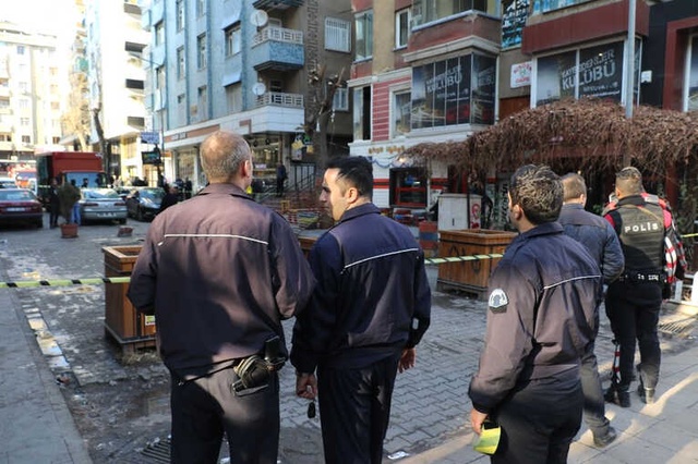 Diyarbakır'da Kafelerin Bulunduğu Binaya Bombalı Saldırı!