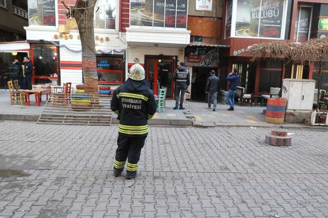Diyarbakır'da Kafelerin Bulunduğu Binaya Bombalı Saldırı!