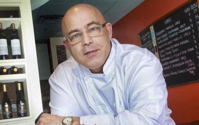 İşte Münir Özkul'un Biri Ünlü 4 Eşiyle Hiç Bilinmeyen Oğlu ve Kızları