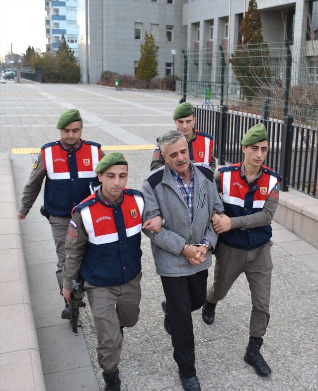 Karısını ve Karısının Sevgilisini Öldürdü
