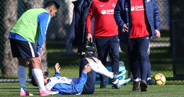 Trabzonspor'da <a class='keyword-sd' href='/burak-yilmaz/' title='Burak Yılmaz'>Burak Yılmaz</a> Sakatlandı