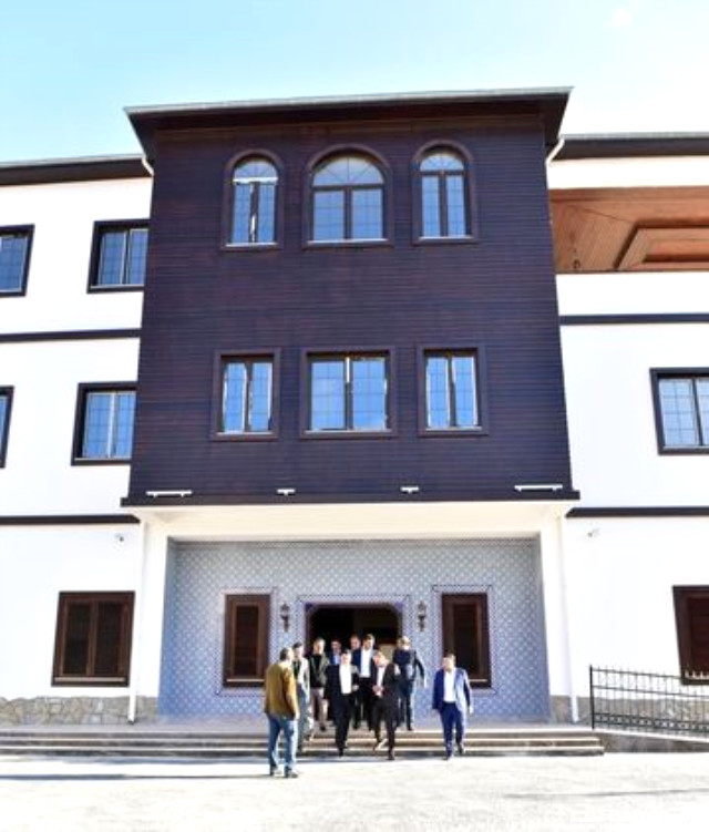 Antalya'daki Hababam Sınıfı Müzesine Münir Özkul'un Silikondan Heykeli Yapılacak