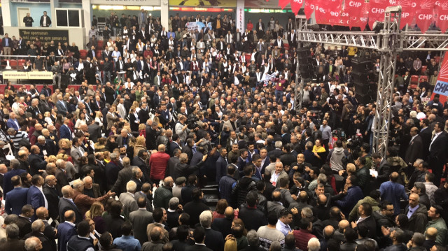 CHP'de Kaos Günü! 5 İl Kongresinde Olaylar Çıktı