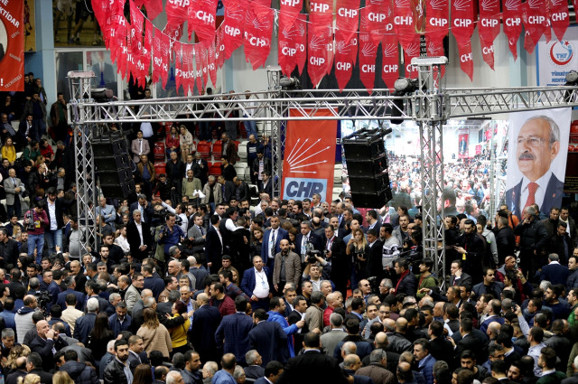 CHP'de Kaos Günü! 5 İl Kongresinde Olaylar Çıktı