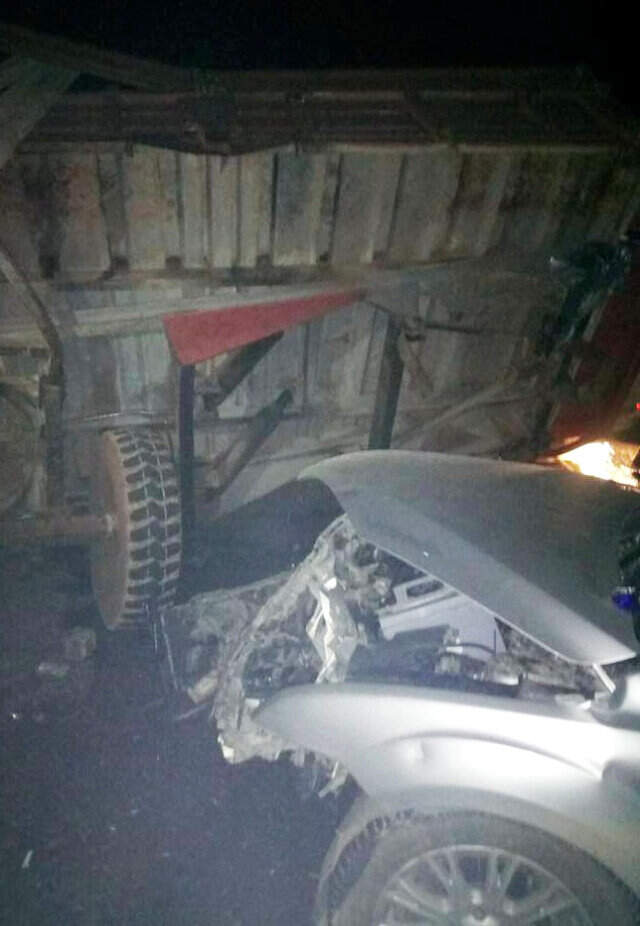 Şanlıurfa'da Otomobil Traktöre Çarpı, Aynı Aile'den 2 Kişi Öldü, 3 Kişi Yaralandı