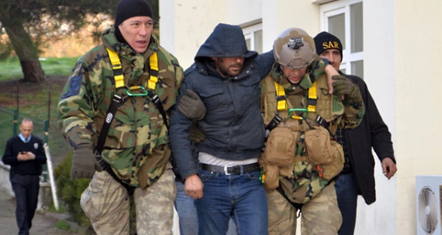Uludağ'da Mahsur Kalan ve Geceyi Ormanda Geçiren 3 Kişi Askeri Helikopterle Kurtarıldı