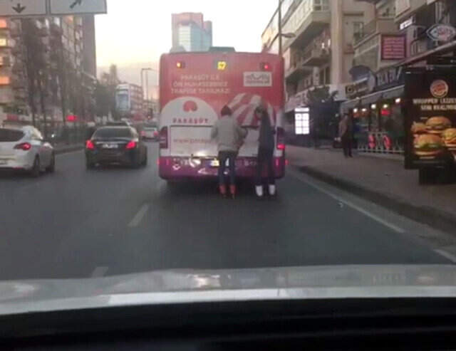 İstanbul Trafiğinde Kameralara Yansıyan Görüntüler Pes Dedirtti