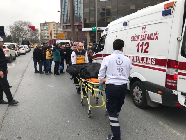 Beşiktaş'ta Aracında <a class='keyword-sd' href='/kalp-krizi-2/' title='Kalp Krizi'>Kalp Krizi</a> Geçiren Taksi Şoförü Hayatını Kaybetti