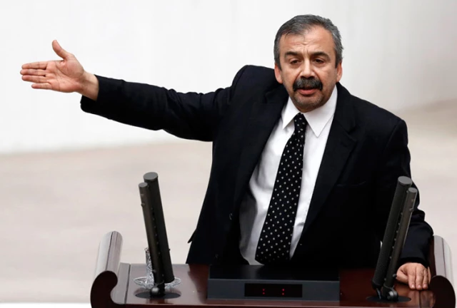 HDP Karıştı, Önder'den Kaplan'a Cevap Geldi: Zihniyeti Tükürülecek Değersizlikte