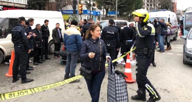 Kadıköy'de Feci Ölüm! Hafriyat Kamyonunun Çarptığı Kadın Hayatını Kaybetti