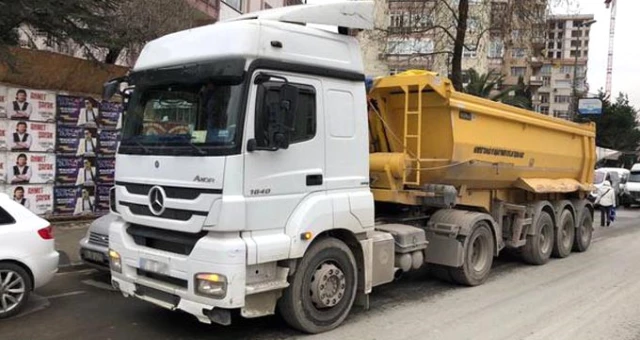 Kadıköy'de Feci Ölüm! Hafriyat Kamyonunun Çarptığı Kadın Hayatını Kaybetti