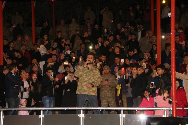 Bakan Soylu'nun Söz Aldığı Şarkıcı Yusuf Güney, Şırnak'ta Komandolara Konser Verdi