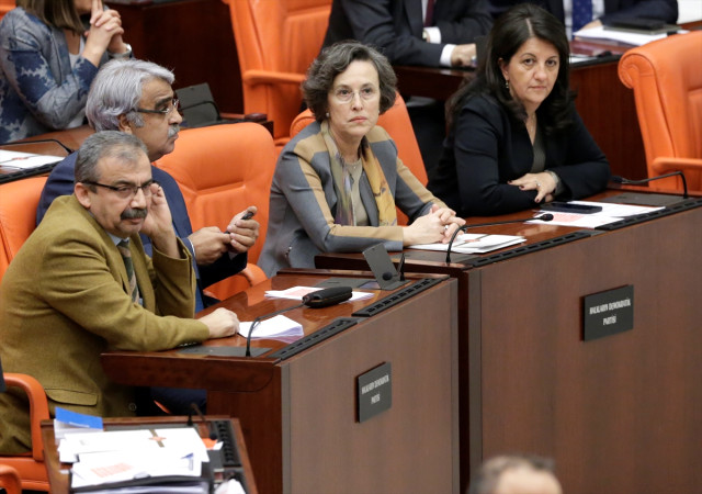 Leyla Zana'nın Vekilliği Düşünce HDP'liler Meclis'i Terk Etti