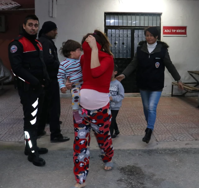 Adana'da Cono Aşireti'ne Bin Polisle Baskın: Çoluk Çocuk 50 Kişi Gözaltında
