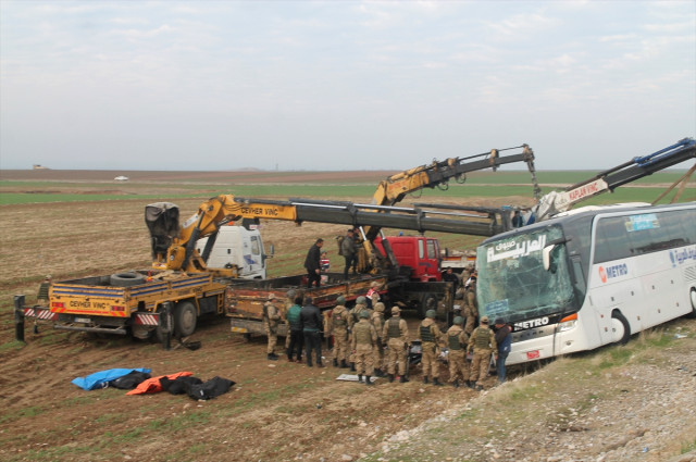 Silopi'de Feci Kaza! Irak'a Yolcu Taşıyan Otobüs Devrildi: 3'ü Çocuk 9 Ölü, 28 Yaralı