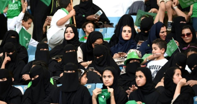 Suudi Arabistan'da Kadınlar İlk Kez Bir Futbol Maçını Stadyumda İzledi