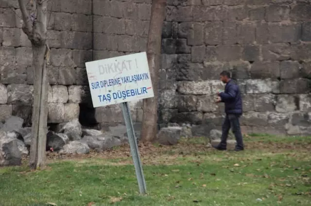 Diyarbakır'da Tarih Dökülüyor! Surlardan Taş Düşmeye Başladı, Uyarı Levhaları Yerleştirildi