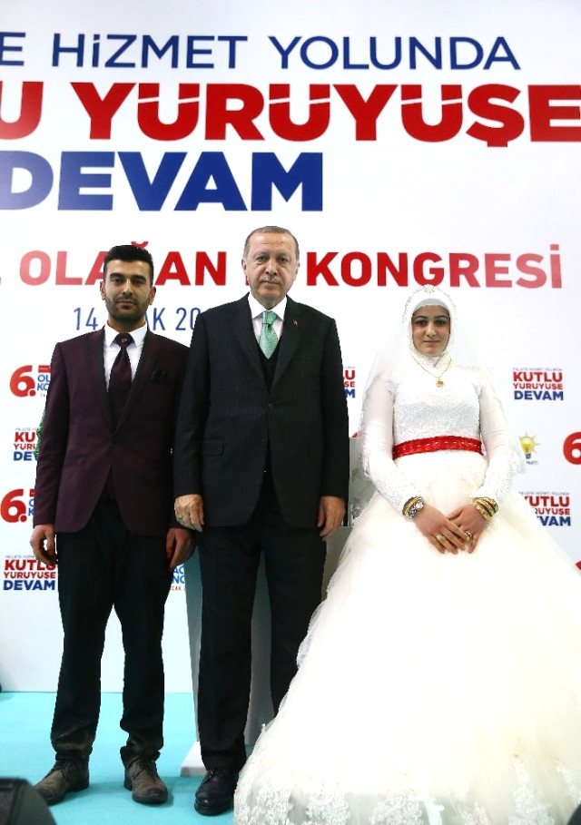 Erdoğan'dan Düğününü Yarıda Kesip Kendisini Görmeye Gelen Çifte Yakın İlgi