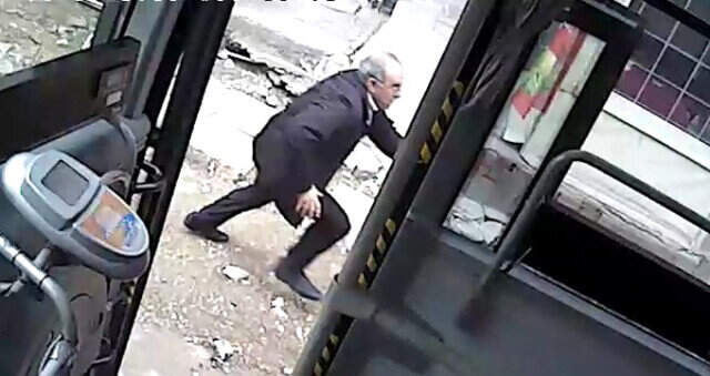 Halk Otobüsünü Çalan Acemi Hırsız, Duraktan Topladığı Yolculara Adres Sordu