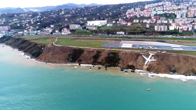 Facianın Boyutu Sabah Ortaya Çıktı! Trabzon'da 162 Yolcusu ile Pistten Çıkan Uçak, Denize Düşmekten Son Anda Kurtulmuş