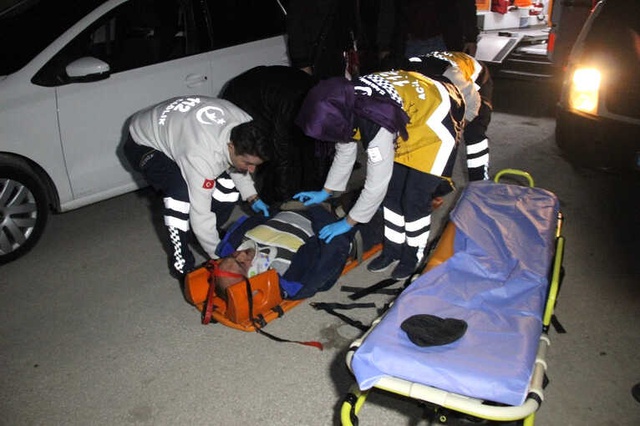 İş Yerinde Hırsız Yakalayan Esnaf Önce Meydan Dayağı Attı, Sonra Polise Teslim Etti