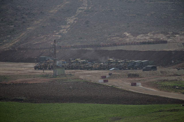 Sınırın Sıfır Noktasında Teyakkuz! Namlular Afrin'e Dönük, Birlikler Emir Bekliyor