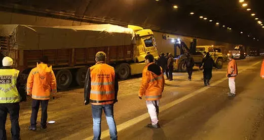 TEM'de 12 Araç Birbirine Girdi, 10 Kilometre Kuyruk Oluştu