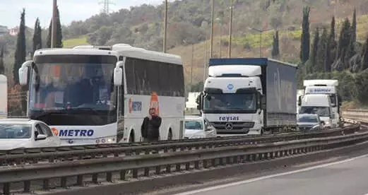 TEM'de 12 Araç Birbirine Girdi, 10 Kilometre Kuyruk Oluştu