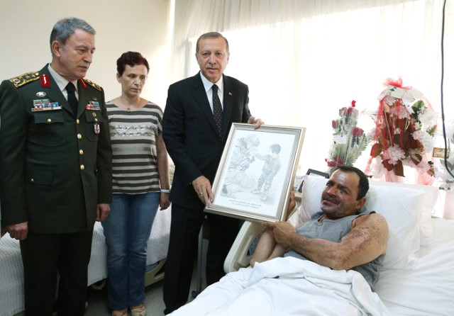 Erdoğan'ın Odasının Baş Köşesinde Yer Alan Resmi Çizen <a class='keyword-sd' href='/ressam/' title='Ressam'>Ressam</a> İlk Kez Konuştu