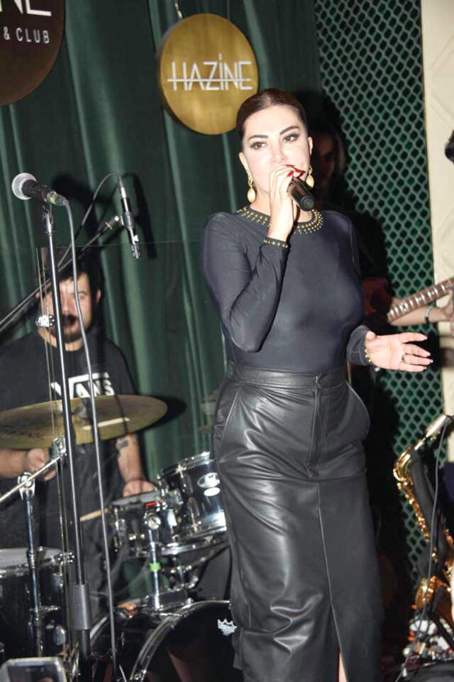 Ebru Yaşar, Eşinin Doğum Günü İçin Cihangir'de Mekan Kapattı
