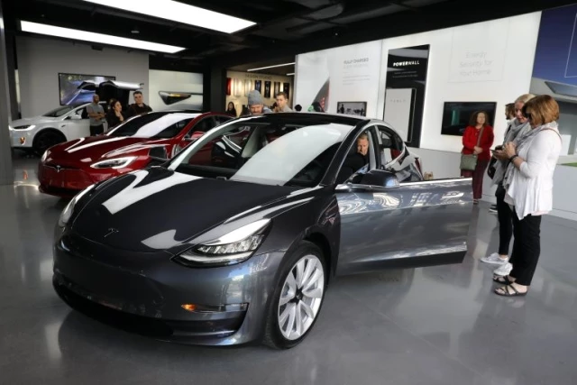 Ferrari, Tesla ile Rekabet Edebilmek İçin Elektrikli Araç Üretecek