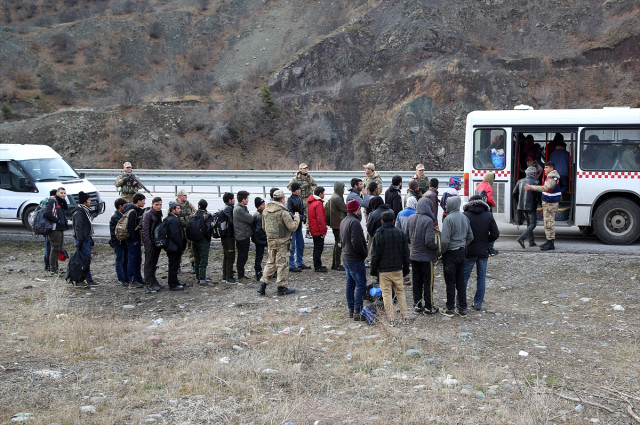 İnsan Kaçakçıları 14 Kişilik Minibüse 71 Kişiyi Sığdırdı