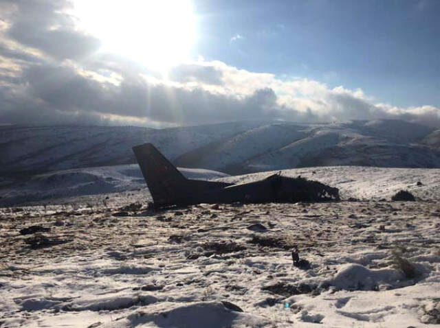Isparta'da Askeri Eğitim Uçağı Düştü: 3 Şehit