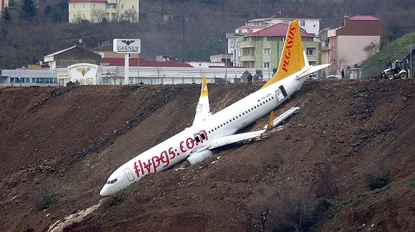 Trabzon'da Pistten Çıkan Uçağın İkinci Pilotu, Yanlış Butona Basmış