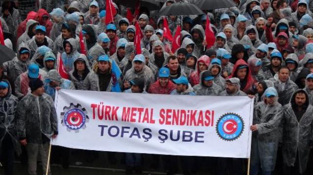 Metal İşçilerinden Yağmur Altında Tabutlu Eylem