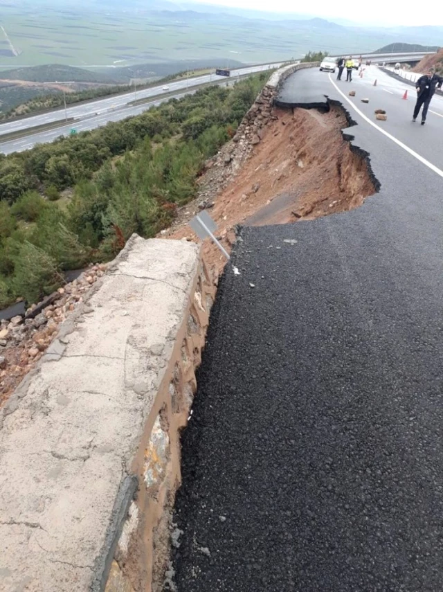 Yağmur Yolu Çökertti, Facia Ucuz Atlatıldı