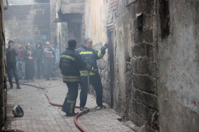 Diyarbakır'ı Karıştıran Cinayet! Zanlılara Ait 4 Ev Ateşe Verildi