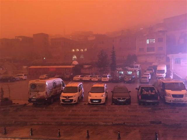 Gündüz, Geceye Döndü! Mardin ve Diyarbakır Toz Bulutu Altında