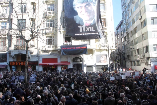 Hrant Dink Ölümünün 11'inci Yıl Dönümünde Agos Gazetesi Önünde Anıldı