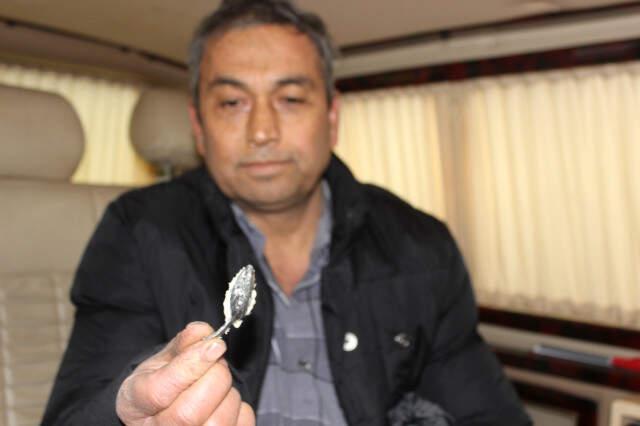 Bakkaldan Alınan Ekmekten Çay Kaşığı Çıktı!