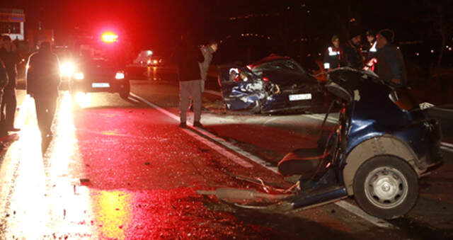 Kocaeli'de Feci Kaza: 7 Yaralı Kocaeli'de Feci Kaza! Otomobillerden Biri İkiye Bölündü: 7 Yaralı