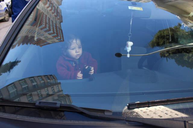 Kuaföre Giden Annesi Tarafından Otomobilde Bırakılan Çocuk, Boğulmaktan Son Anda Kurtuldu