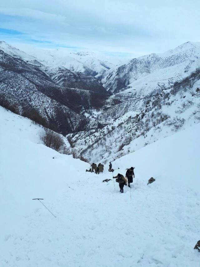 Bitlis'teki Çığ Faciasında Şehit Sayısı 5'e Yükseldi! Arama Kurtarma Çalışmaları Sürüyor