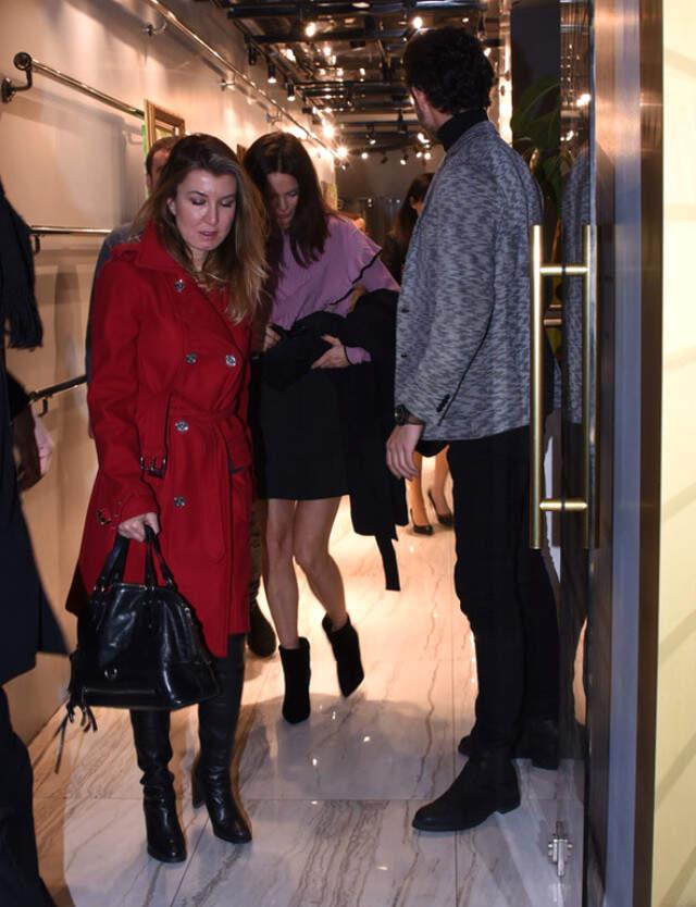 Ebru Şallı, Sevgilisi Uğur Akkuş'a Pilates Yaptırdığını Doğruladı