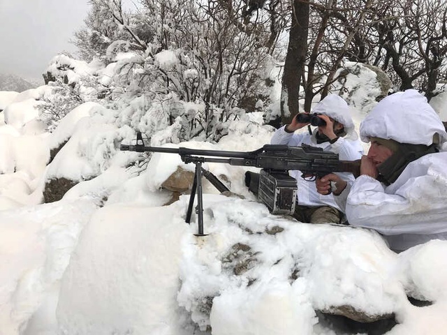 PKK'lı Teröristin Teslim Olma Anı Kameralara Yansıdı