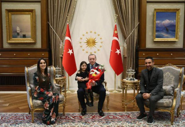 Cumhurbaşkanı Erdoğan, Irmak Ayşe ile Külliye'de Görüştü