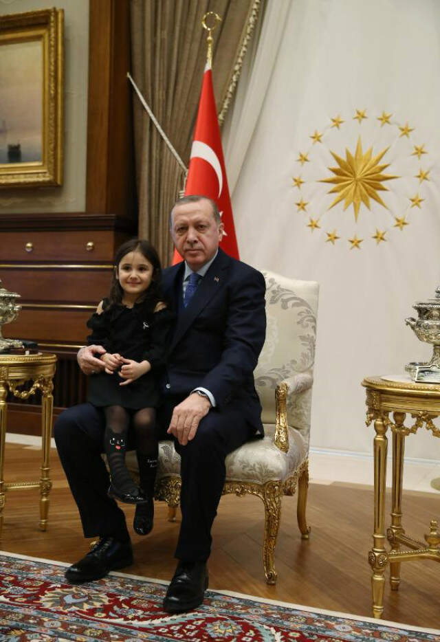 Cumhurbaşkanı Erdoğan, Irmak Ayşe ile Külliye'de Görüştü