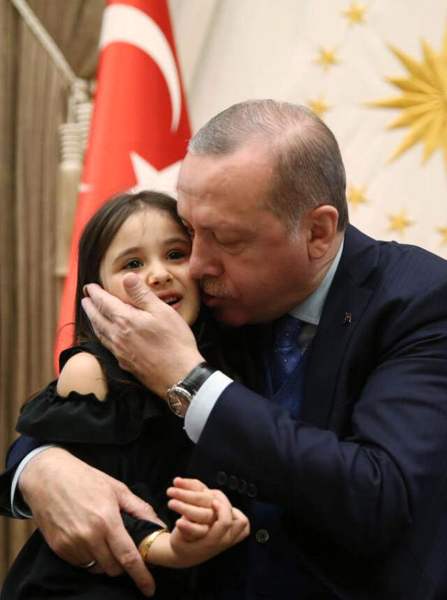 Cumhurbaşkanı Erdoğan, Irmak Ayşe ile Külliye'de Görüştü