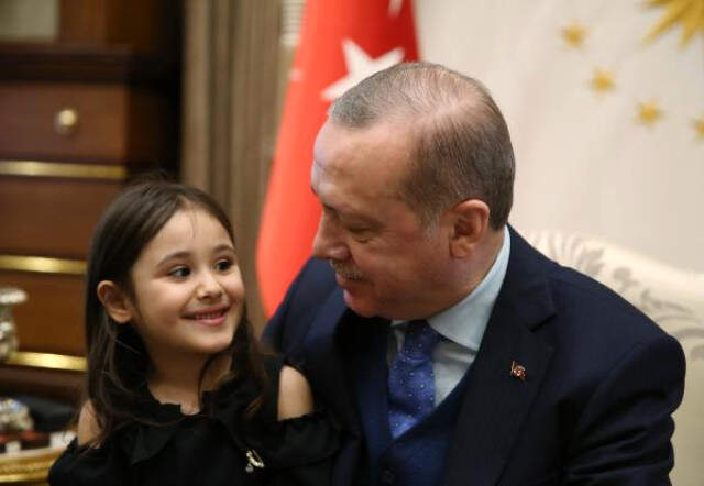 Cumhurbaşkanı Erdoğan, Irmak Ayşe ile Külliye'de Görüştü