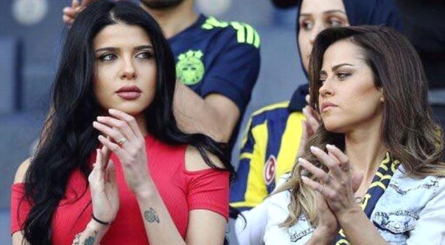 Fenerbahçe Maçının Önüne Geçen Kadın Futbolcu Selçuk Şahin'in Eşi Çıktı